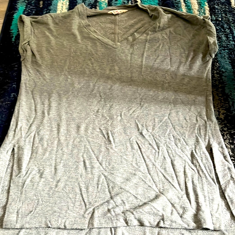 Gray thick short sleeved shirt